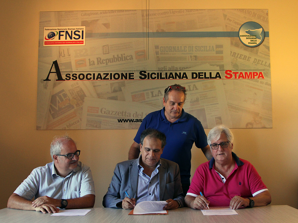 Firma protocollo Assostampa / Agci Sicilia. Michele Cappadona, Alberto Cicero, Massimo Bellomo, Dario Fidora