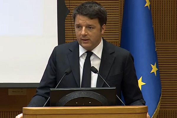 Premier Matteo Renzi conferenza fine anno 2015