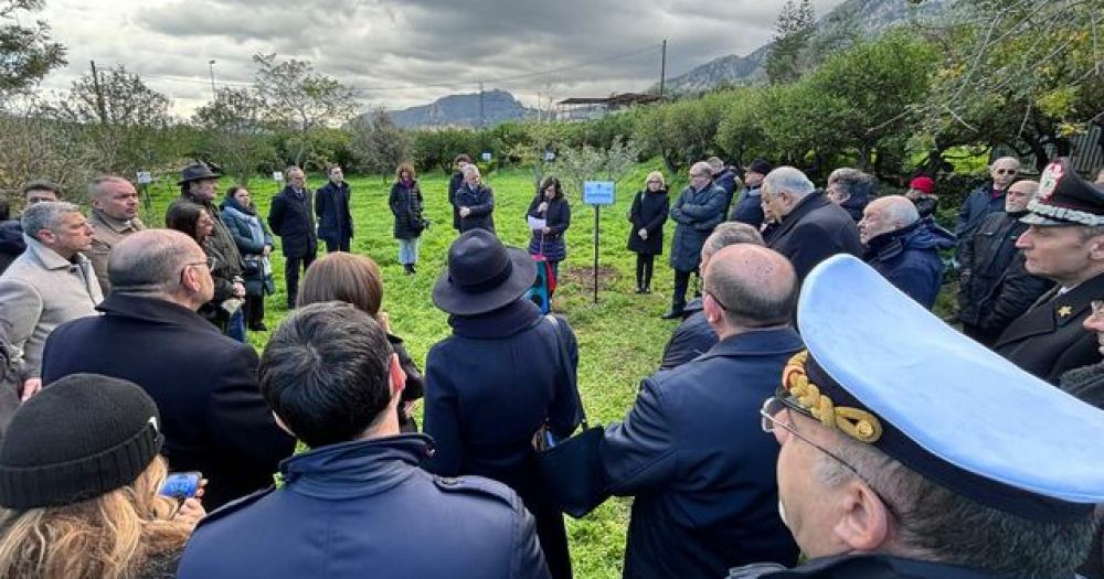 La relazione di Claudia Brunetto: accanto ai colleghi minacciati e l'impegno al Giardino della memoria