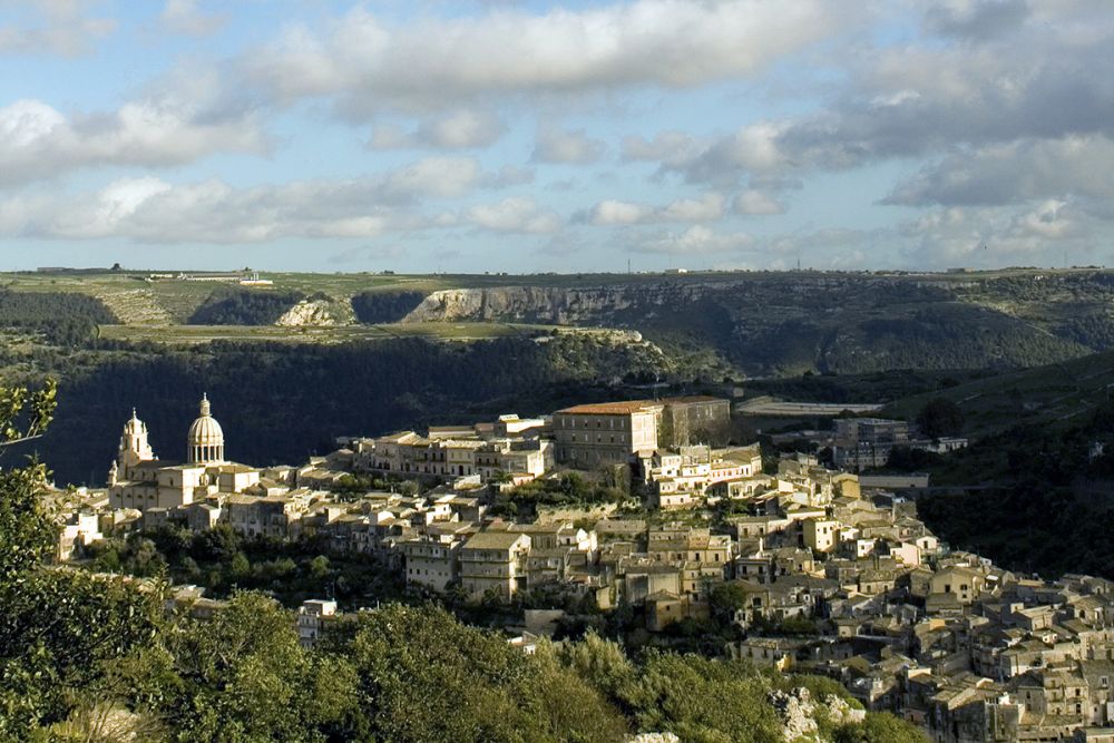 Assostampa al sindaco di Ragusa Cassì: “Ritiri quell’atto. Illegali incarichi gratuiti ai giornalisti.”