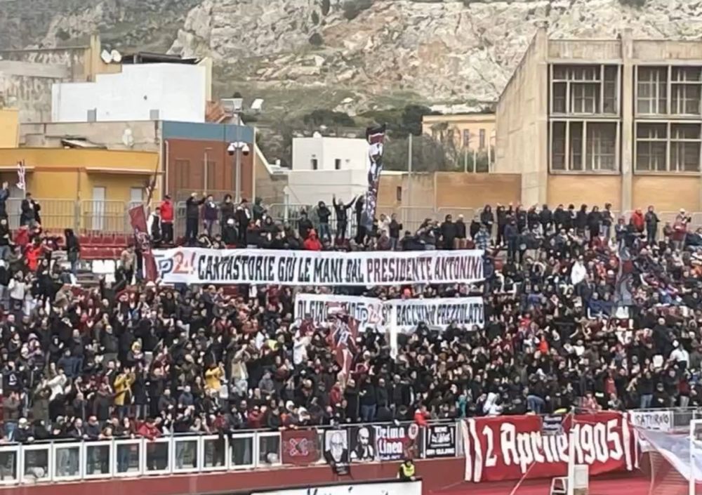 Assostampa: clima ostile intorno all'informazione nel Trapanese. Striscioni allo stadio, segnalazione al prefetto